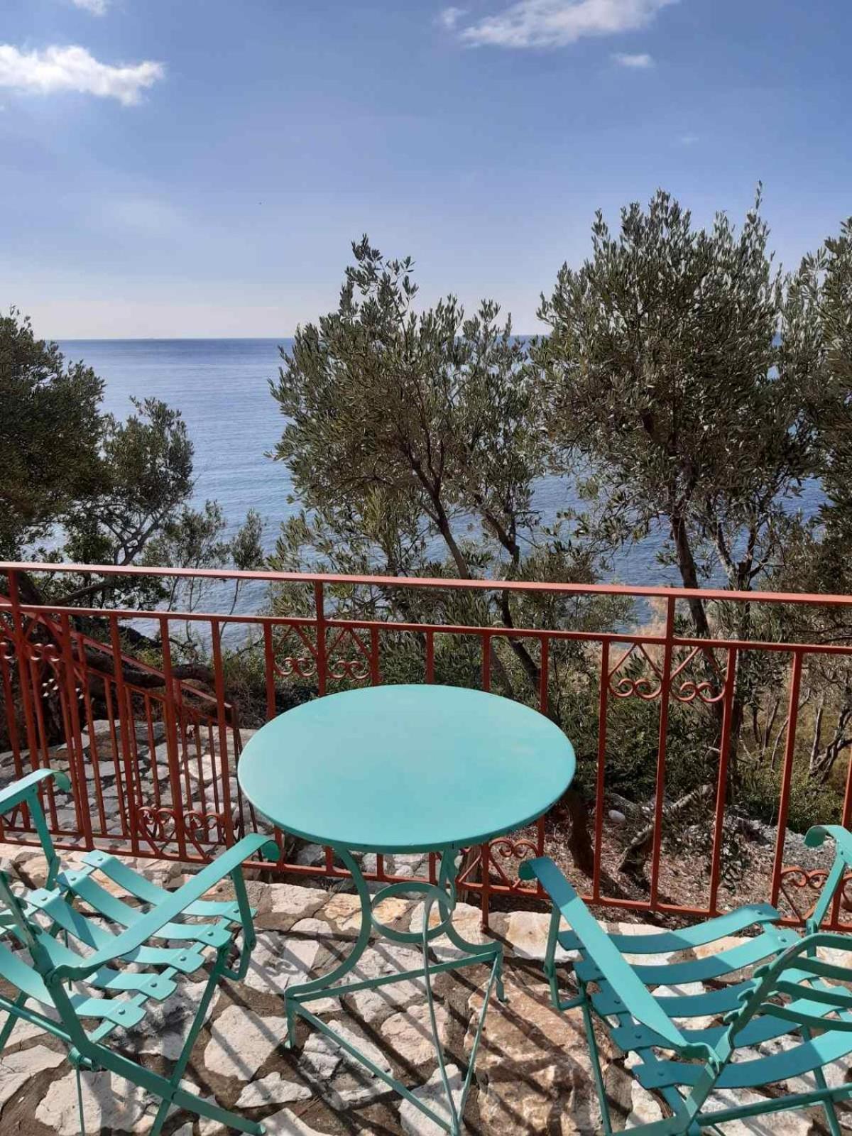 Δωμάτια Κόκκινος Πύργος Plomari Bagian luar foto