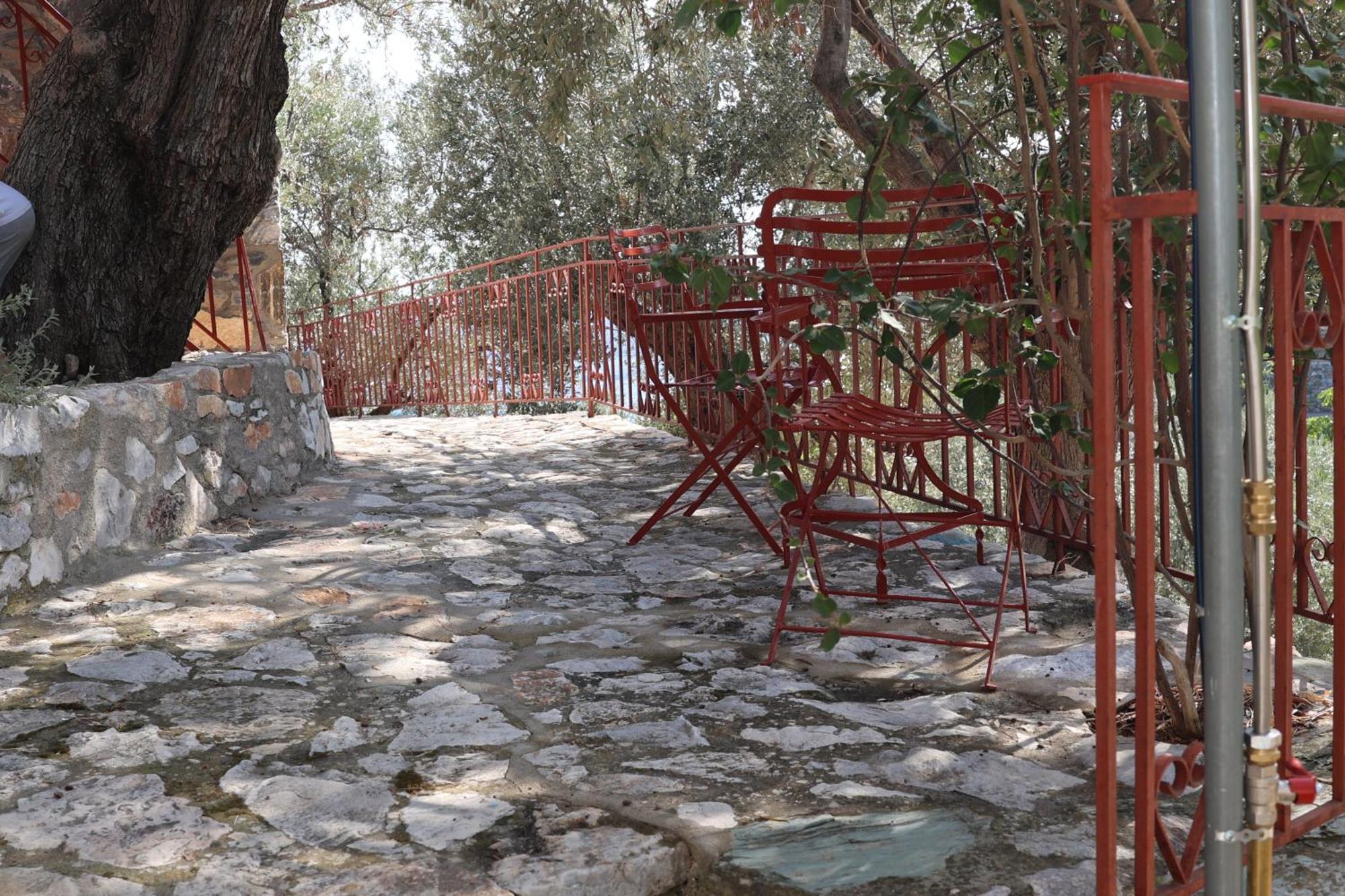 Δωμάτια Κόκκινος Πύργος Plomari Bagian luar foto