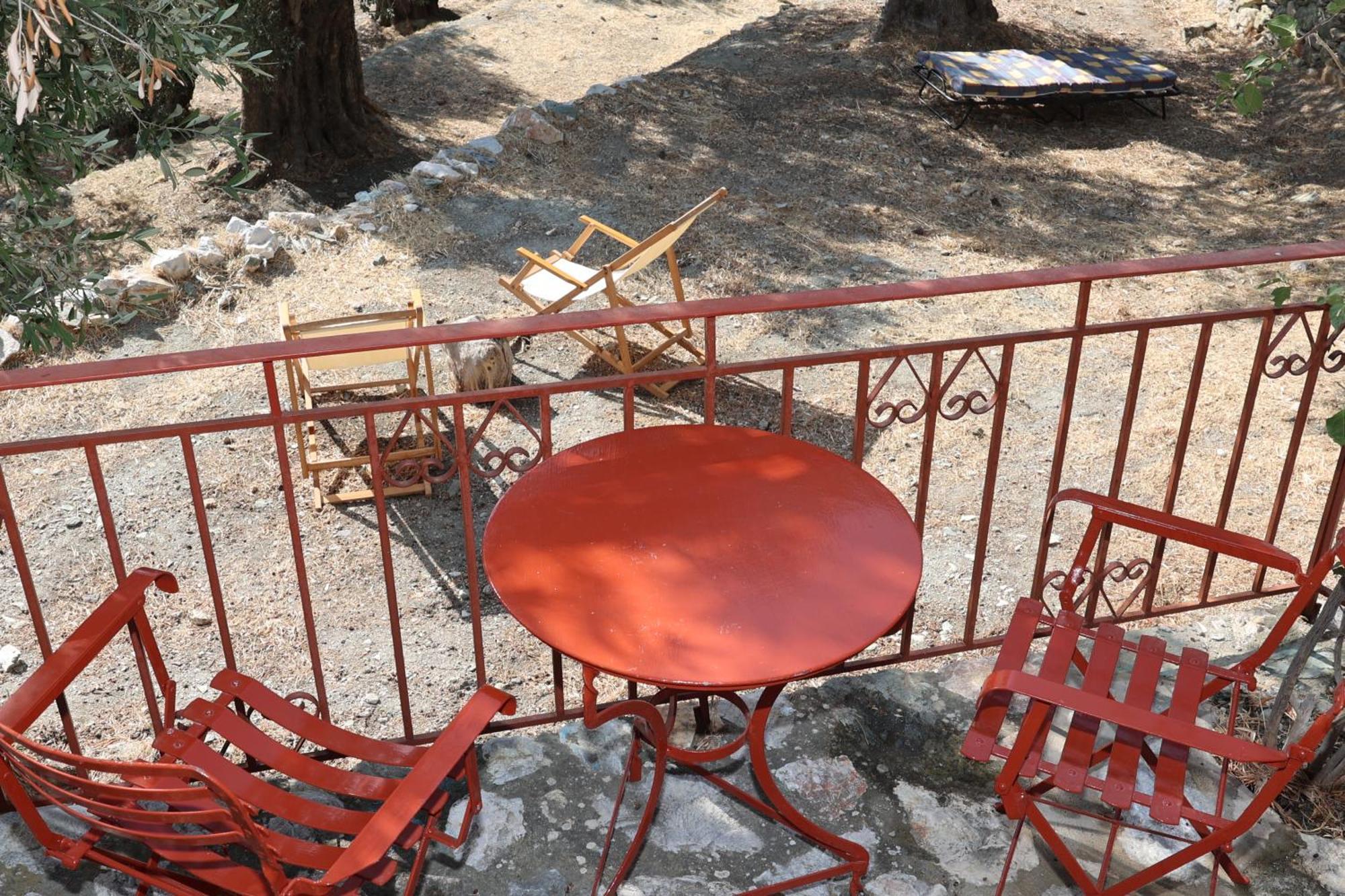 Δωμάτια Κόκκινος Πύργος Plomari Bagian luar foto