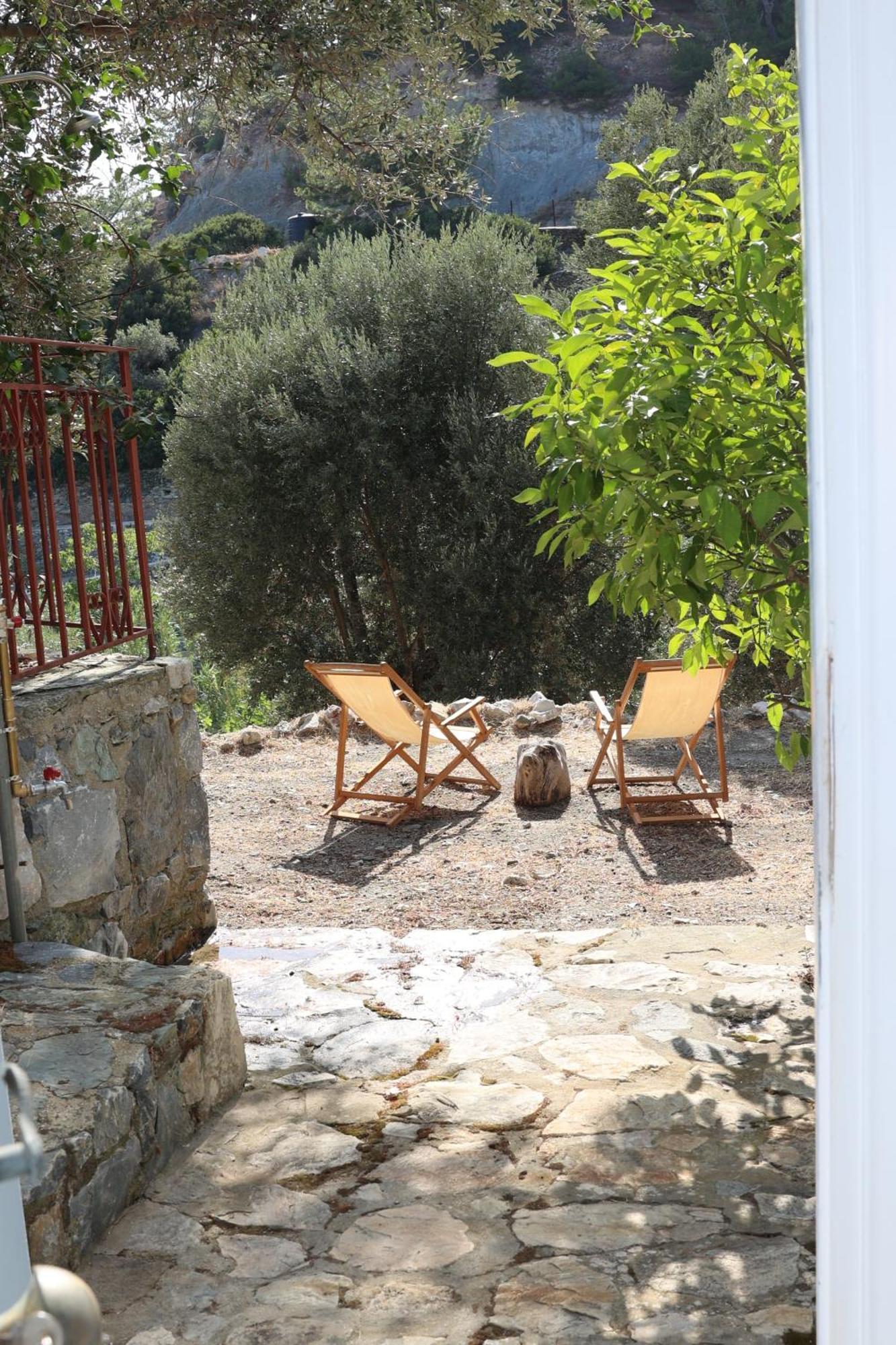 Δωμάτια Κόκκινος Πύργος Plomari Bagian luar foto