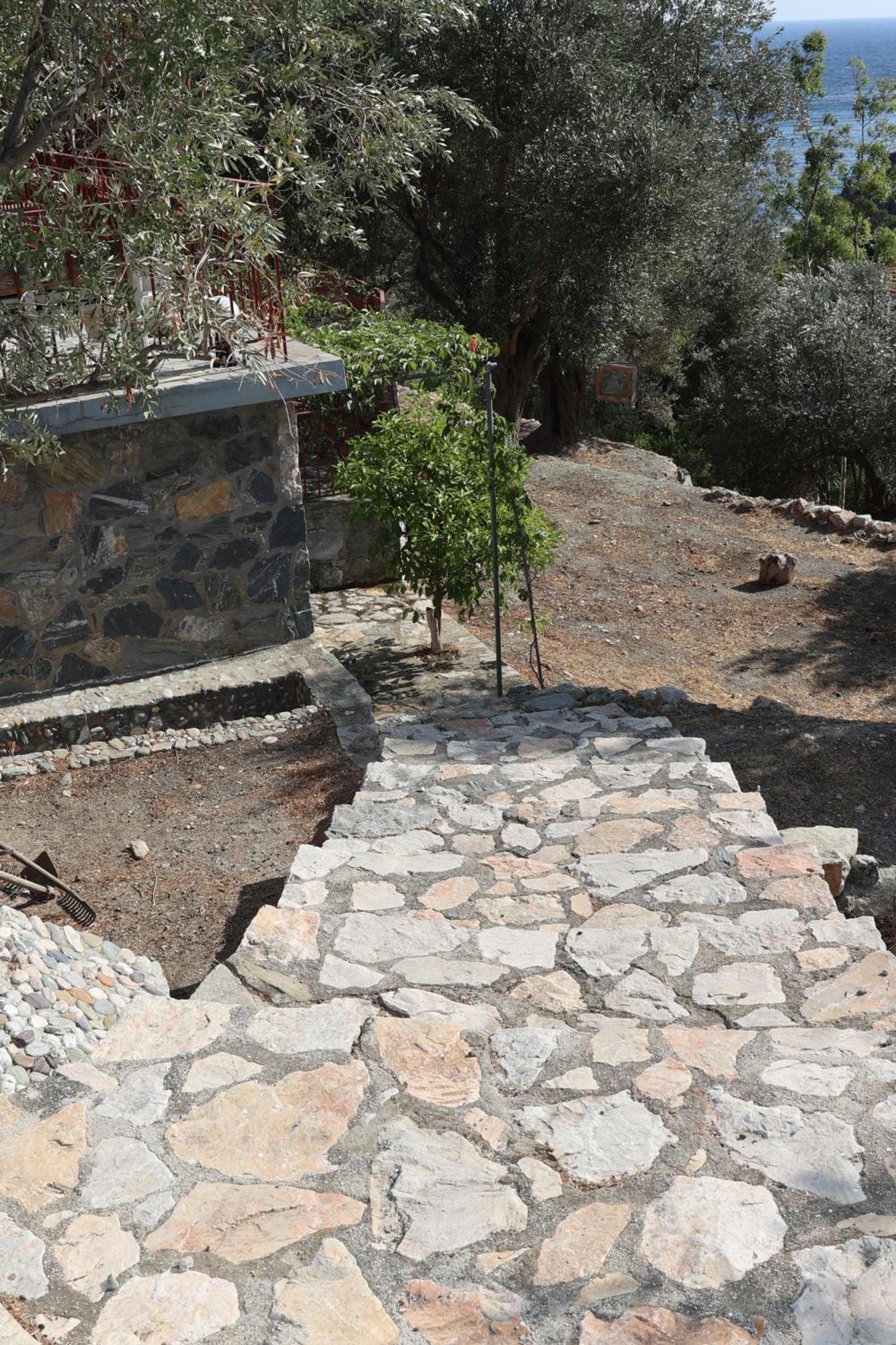 Δωμάτια Κόκκινος Πύργος Plomari Bagian luar foto