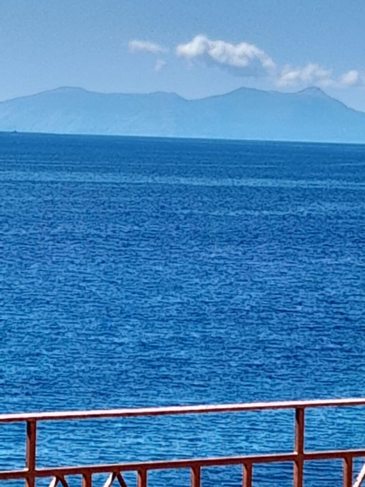 Δωμάτια Κόκκινος Πύργος Plomari Bagian luar foto