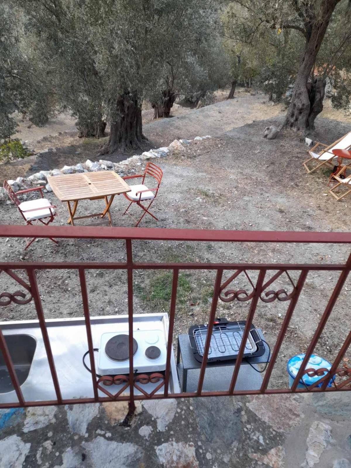 Δωμάτια Κόκκινος Πύργος Plomari Bagian luar foto
