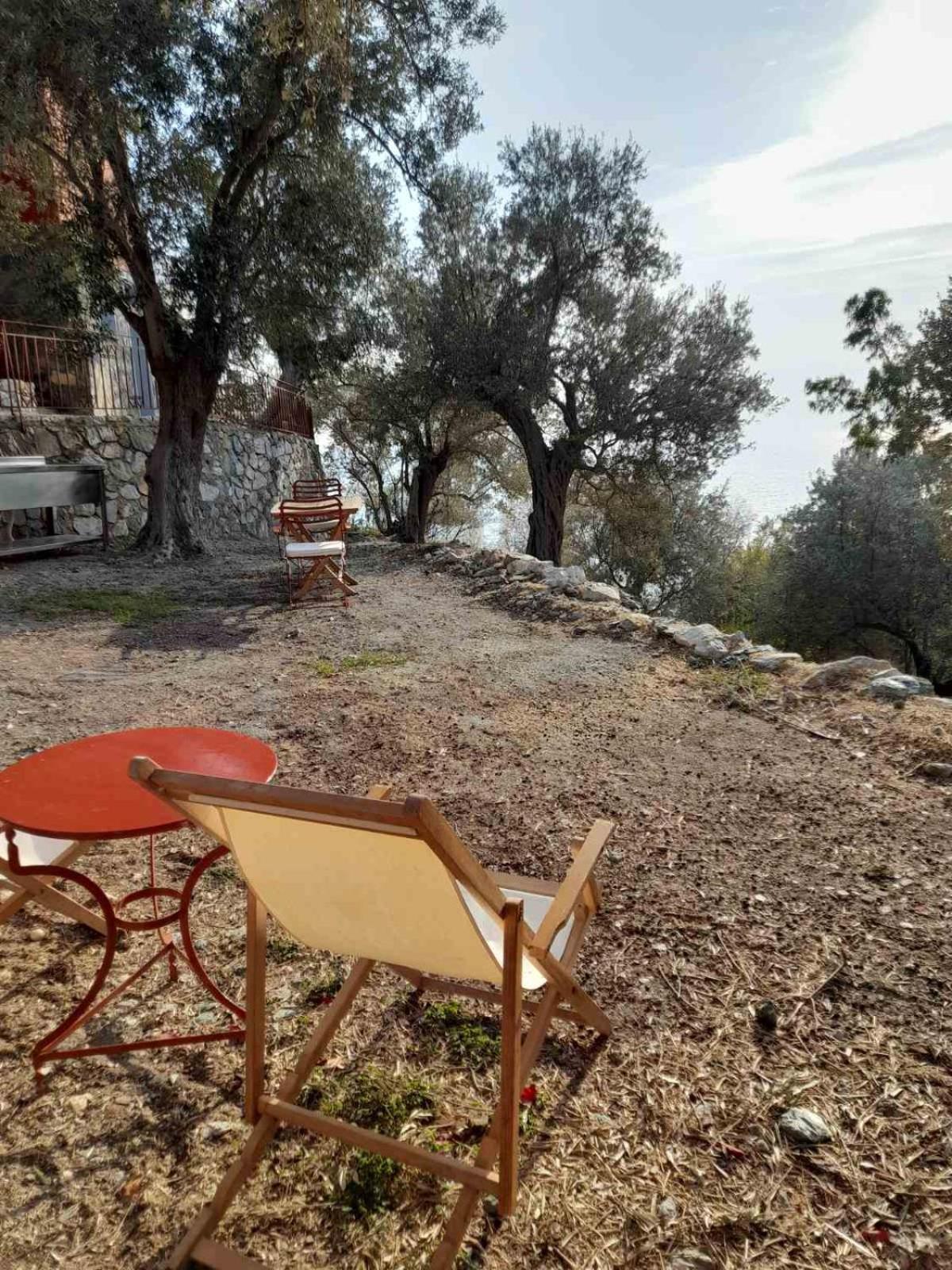 Δωμάτια Κόκκινος Πύργος Plomari Bagian luar foto